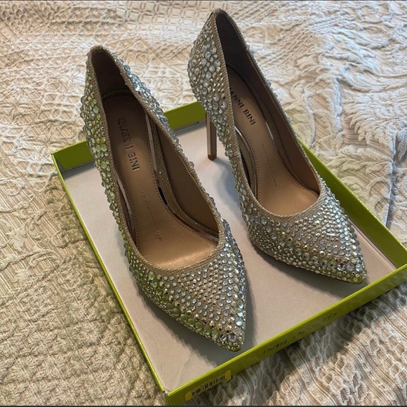 LIKE NEW Gianni Bini Zebbi Gold Dust Jeweled Heels Size 6 - Picture 2 of 4